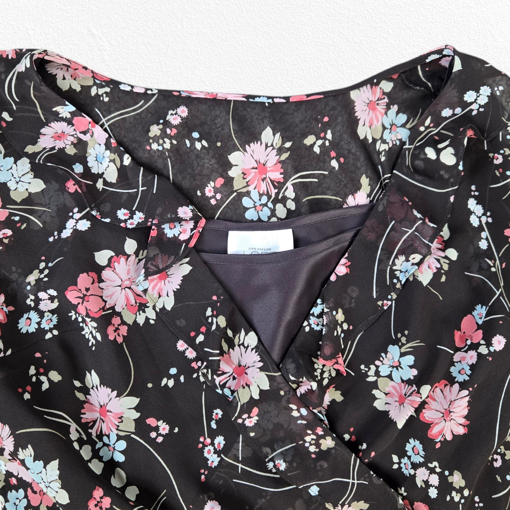 LOFT Brown Floral Cottage Bishop Sleeve V Neck Cropped Wrap Blouse Size 6 - Picture 3 of 10